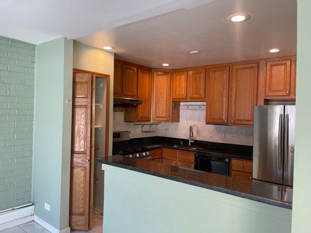 2500 BAYSIDE Drive 3, Palatine, IL 60074