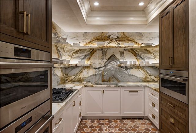 76 Golden Eagle, Irvine, CA 92603