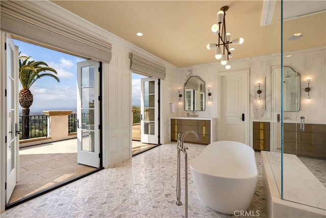 76 Golden Eagle, Irvine, CA 92603