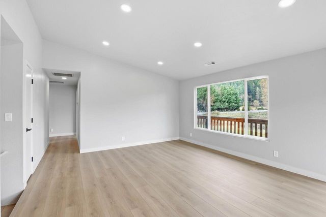 8835 Williams Highway, Grants Pass, OR 97527