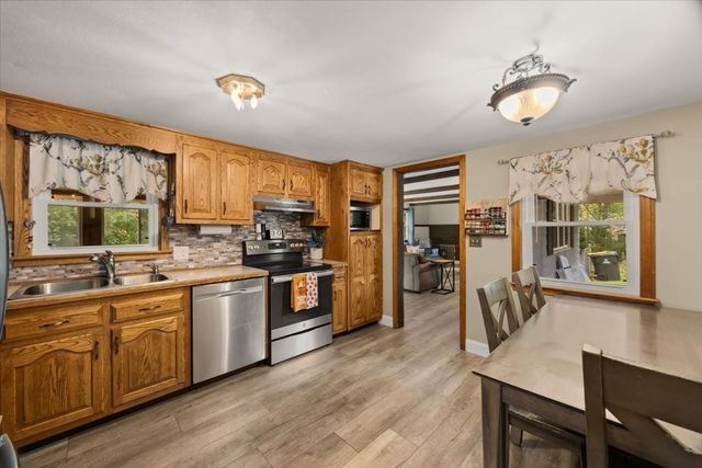 211 Cross St, Hanson, MA 02341
