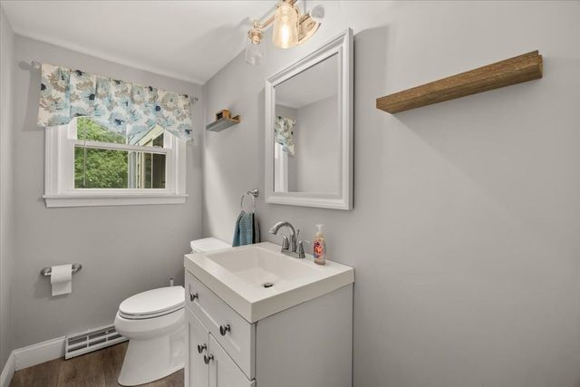 211 Cross St, Hanson, MA 02341