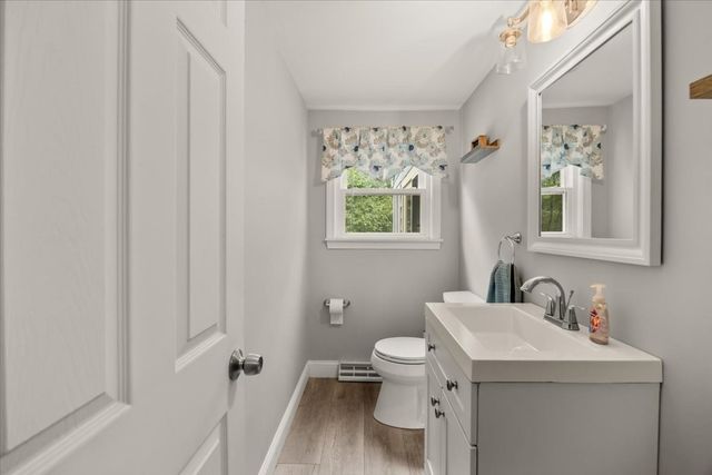 211 Cross St, Hanson, MA 02341