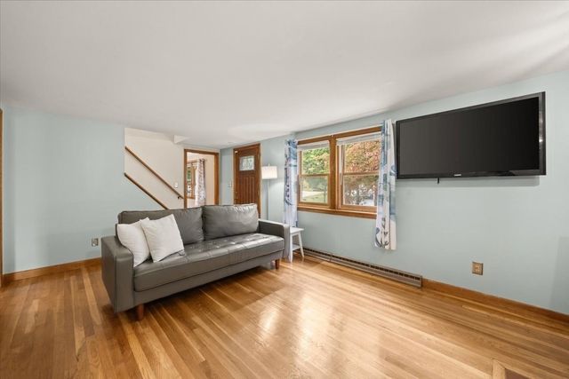 211 Cross St, Hanson, MA 02341