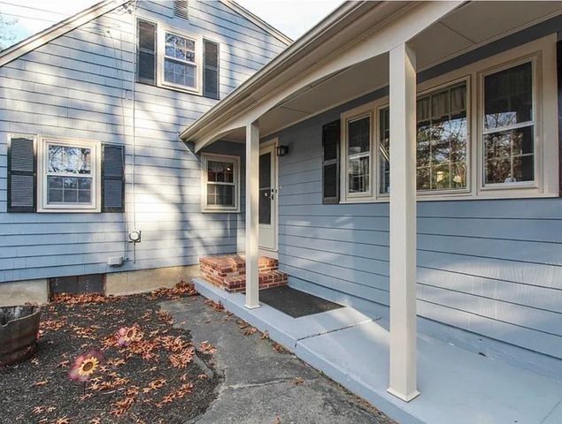 211 Cross St, Hanson, MA 02341