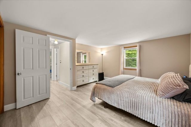 211 Cross St, Hanson, MA 02341