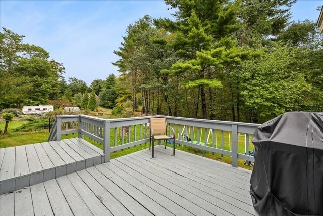 211 Cross St, Hanson, MA 02341
