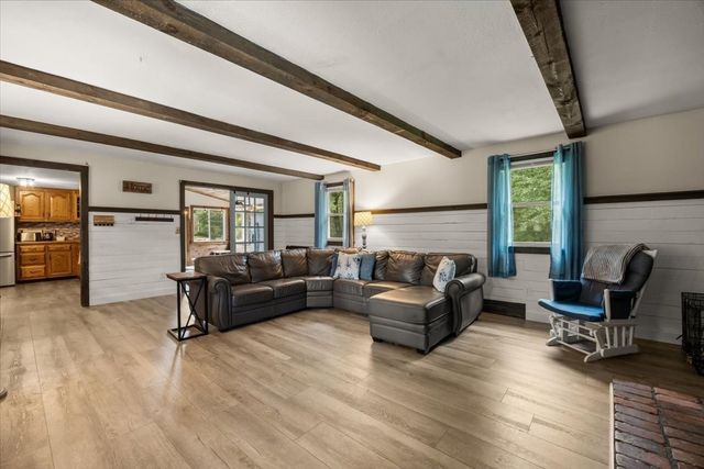 211 Cross St, Hanson, MA 02341