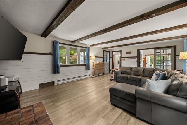 211 Cross St, Hanson, MA 02341
