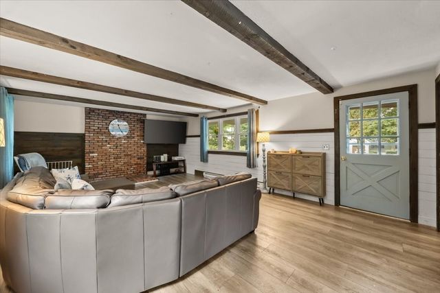 211 Cross St, Hanson, MA 02341