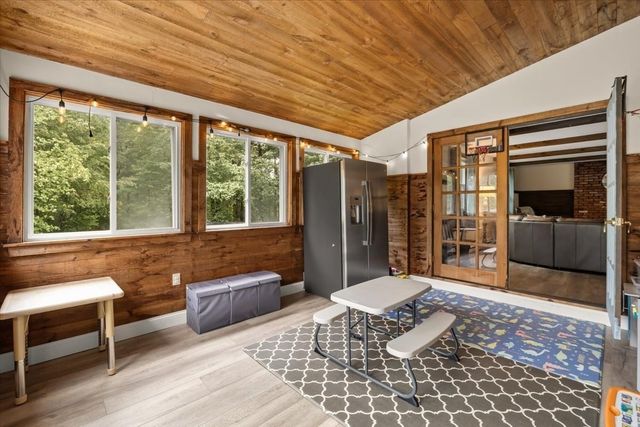 211 Cross St, Hanson, MA 02341