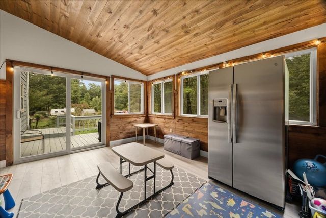 211 Cross St, Hanson, MA 02341