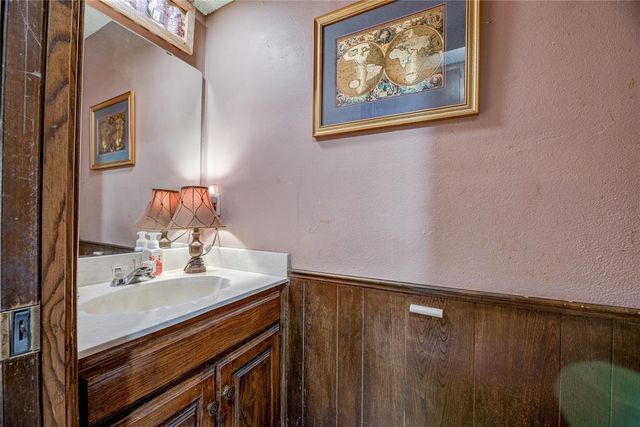 224 Chaucer Cresent Street, Midwest City, OK 73130