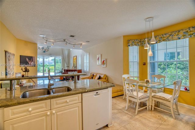 1207 General Pointe Trce, Palm Beach Gardens, FL 33418