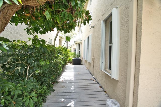 1207 General Pointe Trce, Palm Beach Gardens, FL 33418