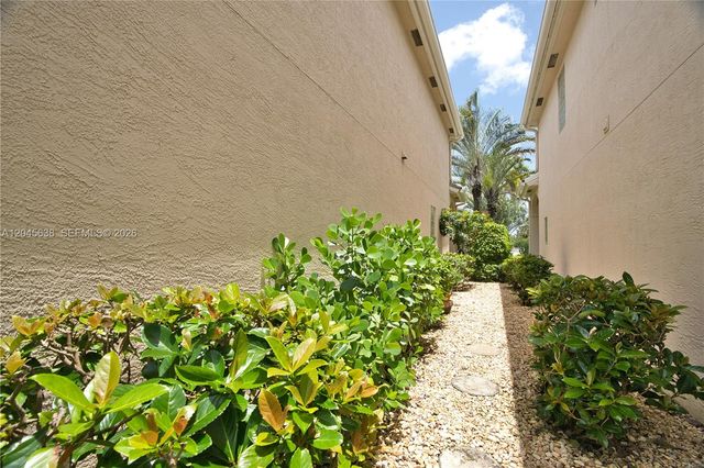 1207 General Pointe Trce, Palm Beach Gardens, FL 33418