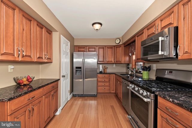 3827 VIOLET DR, Philadelphia, PA 19154