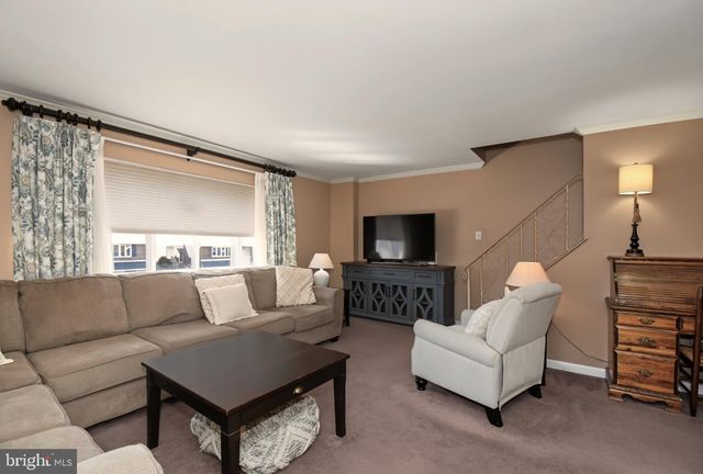 3827 VIOLET DR, Philadelphia, PA 19154