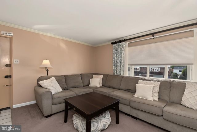 3827 VIOLET DR, Philadelphia, PA 19154
