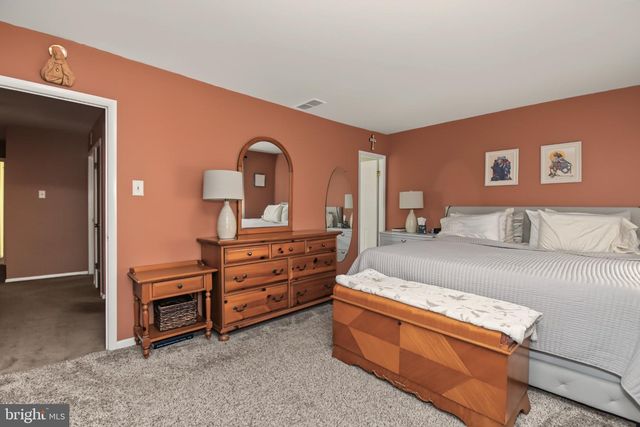 3827 VIOLET DR, Philadelphia, PA 19154