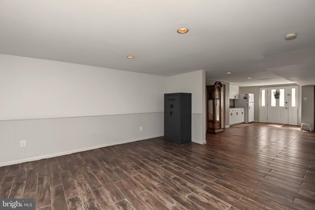 3827 VIOLET DR, Philadelphia, PA 19154
