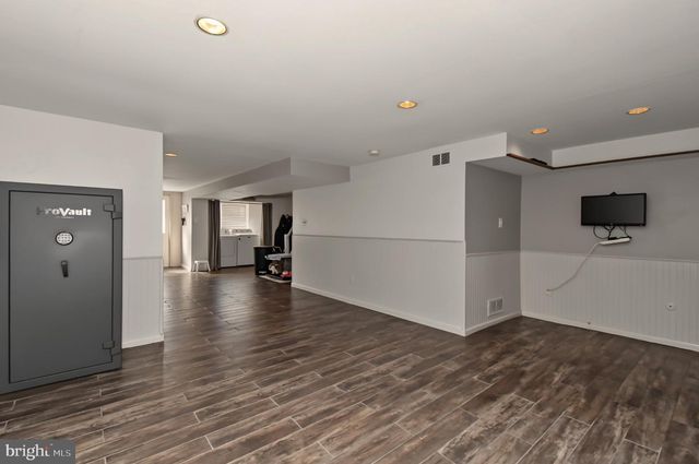 3827 VIOLET DR, Philadelphia, PA 19154