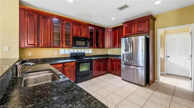 1703 Sarazen PL, Naples, FL 34120
