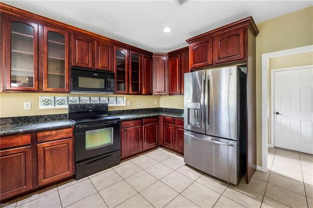 1703 Sarazen PL, Naples, FL 34120