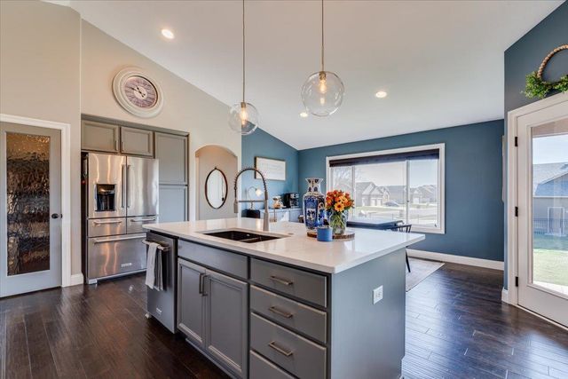 706 S Saint Andrews Cir, Wichita, KS 67230