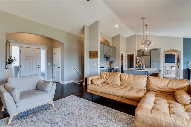 706 S Saint Andrews Cir, Wichita, KS 67230