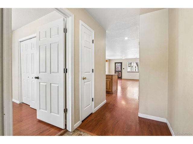 1322 Carriage Dr, Longmont, CO 80501