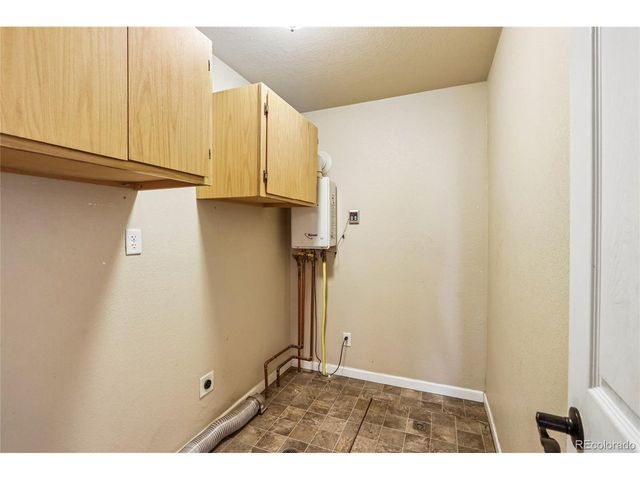 1322 Carriage Dr, Longmont, CO 80501