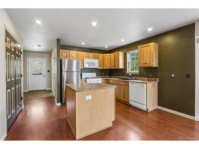 1322 Carriage Dr, Longmont, CO 80501