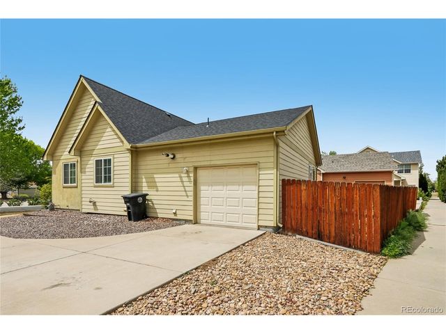 1322 Carriage Dr, Longmont, CO 80501