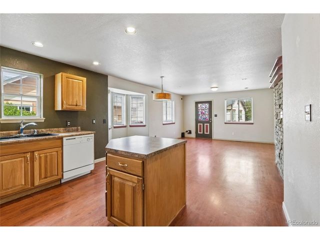 1322 Carriage Dr, Longmont, CO 80501