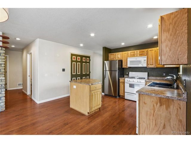 1322 Carriage Dr, Longmont, CO 80501