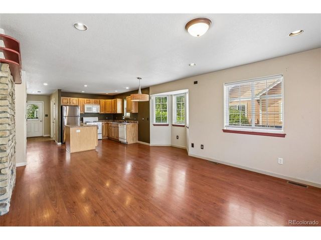 1322 Carriage Dr, Longmont, CO 80501