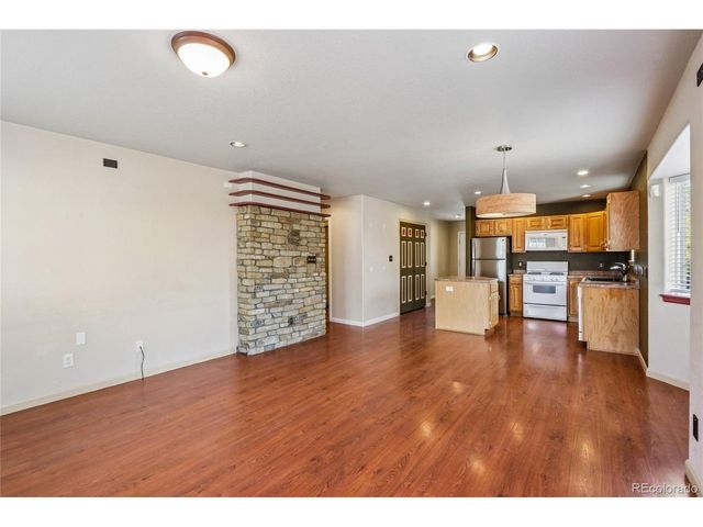 1322 Carriage Dr, Longmont, CO 80501