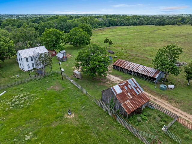 2636 E Fm 532, Schulenburg, TX 78956