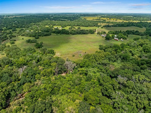 2636 E Fm 532, Schulenburg, TX 78956