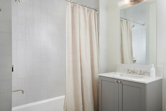 21 N May Street 503, Chicago, IL 60607