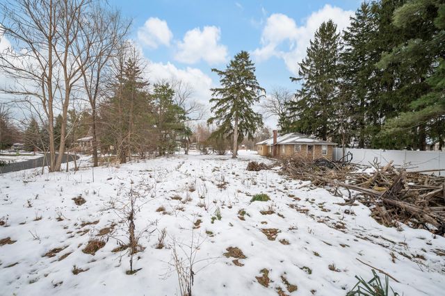 318 S Whittaker Street, New Buffalo, MI 49117