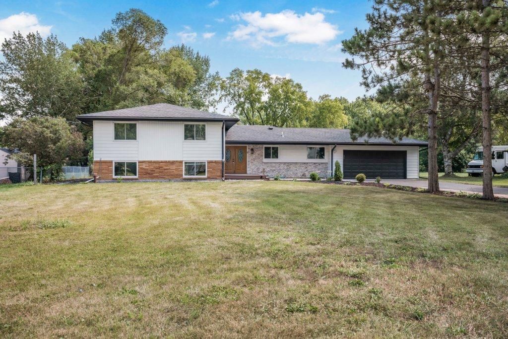 2958 Vanderbie Street, Little Canada, MN 55117 — photo 2