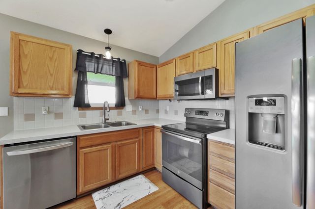 223 Wheatridge Dr, Newton, KS 67114