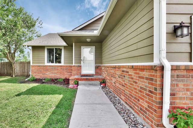 223 Wheatridge Dr, Newton, KS 67114