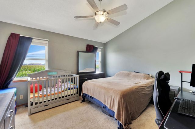 223 Wheatridge Dr, Newton, KS 67114