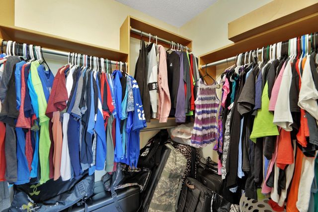 223 Wheatridge Dr, Newton, KS 67114