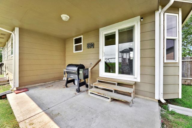 223 Wheatridge Dr, Newton, KS 67114