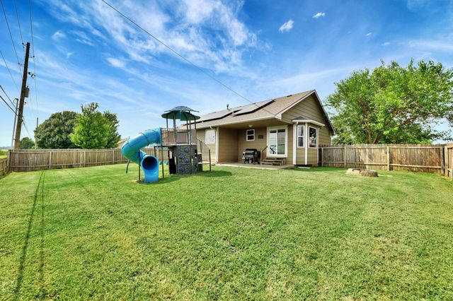 223 Wheatridge Dr, Newton, KS 67114
