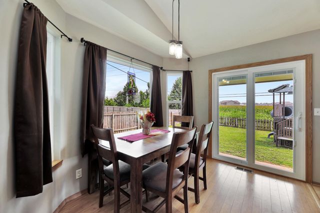 223 Wheatridge Dr, Newton, KS 67114